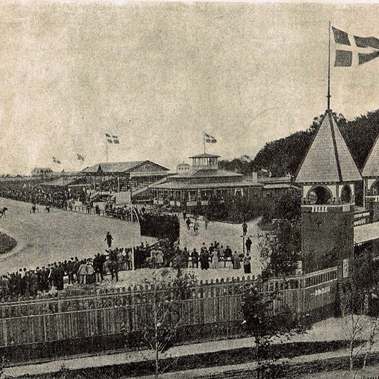 Charlottenlund Travbane som den så ud ved banens åbning i 1891.